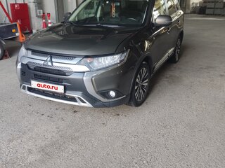 2020 Mitsubishi Outlander III Рестайлинг 3, коричневый, 1950000 рублей, вид 1