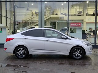 2016 Hyundai Solaris I Рестайлинг, серебристый, 873000 рублей, вид 4
