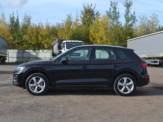 2021 Audi Q5 45 TFSI II (FY) Рестайлинг, чёрный, 4460000 рублей, вид 3