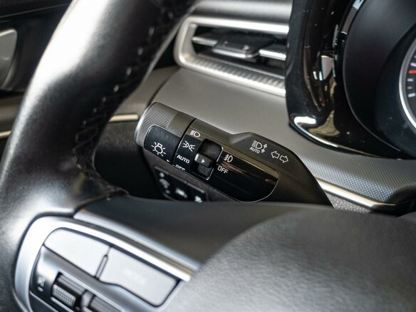 2021 Kia K5 III, красный, 2330000 рублей - вид 15