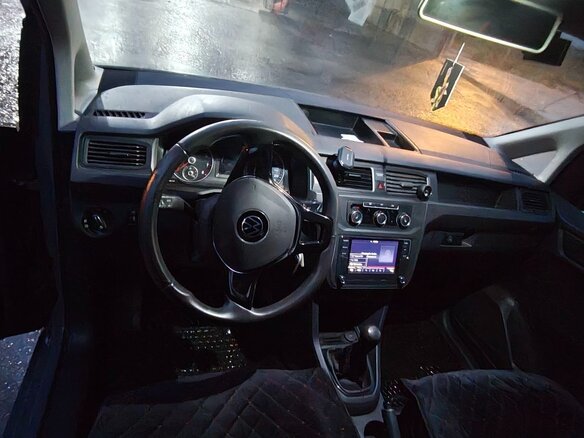 2017 Volkswagen Caddy Maxi IV, серый, 1900000 рублей - вид 5
