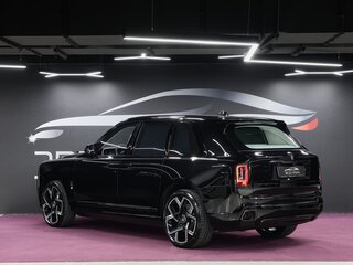 2026 Rolls-Royce Cullinan Black Badge I Рестайлинг (Series II), чёрный, 79900000 рублей, вид 3