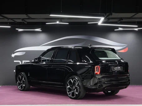 2026 Rolls-Royce Cullinan Black Badge I Рестайлинг (Series II), чёрный, 79900000 рублей, вид 3