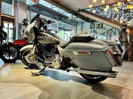 2024 Harley-Davidson Street Glide, серый, 3950000 рублей, вид 3