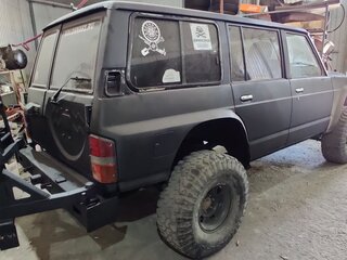 1997 Nissan Patrol IV (Y60), чёрный, 1750000 рублей, вид 3