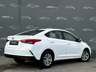 2021 Hyundai Solaris II Рестайлинг, белый, 1644400 рублей, вид 2