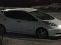 2012 Nissan Leaf (EM57) I (ZE0/AZE0), белый - вид 1