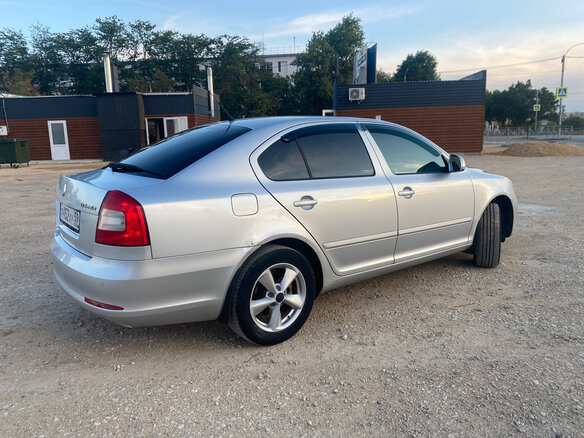 2010 Skoda Octavia II (A5) Рестайлинг, серебристый, 800000 рублей - вид 3