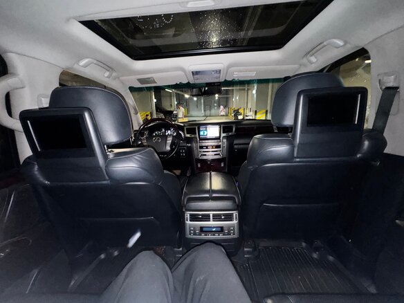 2012 Lexus LX 570 III Рестайлинг, серебристый, 6500000 рублей - вид 25