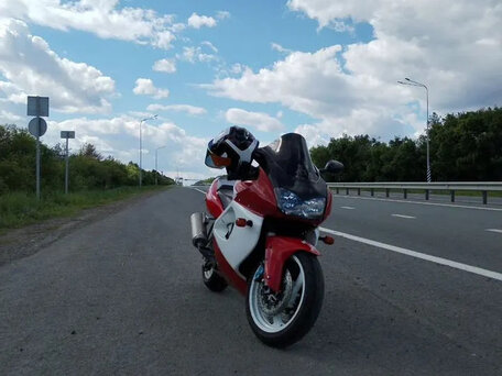 1997 Yamaha YZF1000R Thunderace, красный, 265000 рублей, вид 4