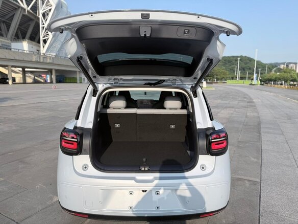 2026 Leapmotor A10 53 kWh, чёрный, 2070034 рублей - вид 6