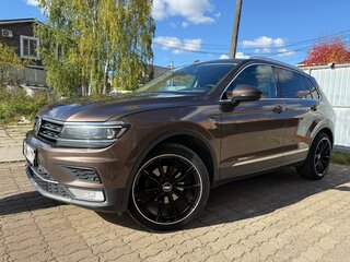 2017 Volkswagen Tiguan II, коричневый, 1790000 рублей, вид 1