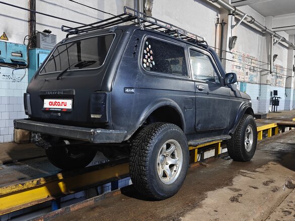 2009 Lada (ВАЗ) 2121 (4x4) I Рестайлинг, чёрный, 400000 рублей - вид 3