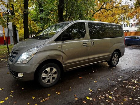 2016 Hyundai Grand Starex, серебристый, 2100000 рублей, вид 1