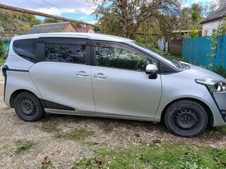 2017 Toyota Sienta II, серый, 1250000 рублей, вид 3