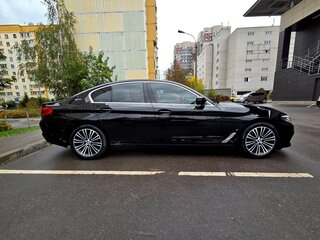2019 BMW 5 серии 530e VII (G30/G31/G38), чёрный, 4300000 рублей, вид 4