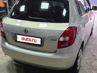 2012 Skoda Fabia II Рестайлинг, серебристый, 990000 рублей, вид 3