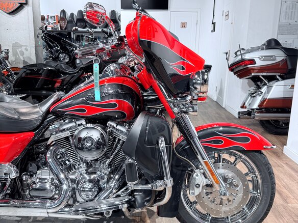 2011 Harley-Davidson CVO Limited, красный, 1599000 рублей - вид 11