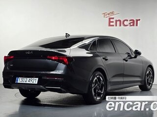 2023 Kia K5 III Рестайлинг, белый, 2940000 рублей, вид 3