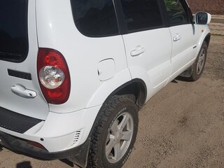 2010 Chevrolet Niva I Рестайлинг, белый, 650000 рублей, вид 4