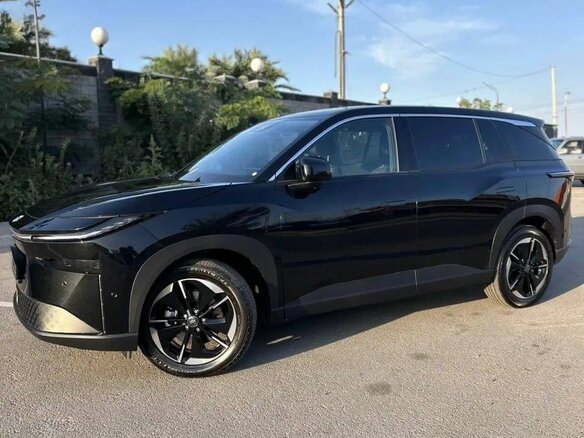 2026 Toyota bZ3X 58.3 kWh, чёрный - вид 3