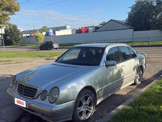 2000 Mercedes-Benz E-Класс 200 II (W210, S210) Рестайлинг, серебристый, 550000 рублей, вид 1