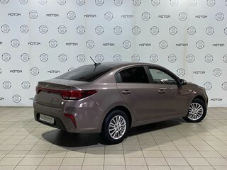 2020 Kia Rio IV, коричневый, 1655000 рублей, вид 4