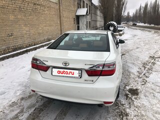 2017 Toyota Camry VII (XV50) Рестайлинг 2, белый, 2450000 рублей, вид 4