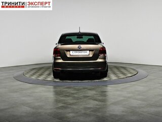 2019 Volkswagen Polo V Рестайлинг, коричневый, 1297000 рублей, вид 4