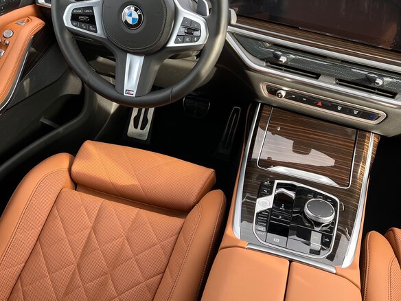 2023 BMW X7 40i I (G07) Рестайлинг, серый, 10400000 рублей - вид 26