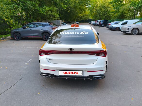 2020 Kia K5 III, белый, 2100000 рублей - вид 2