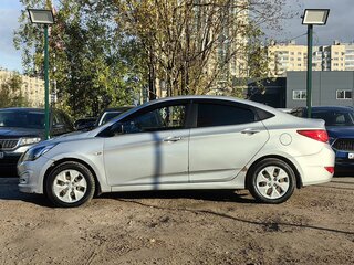 2016 Hyundai Solaris I Рестайлинг, серебристый, 629000 рублей, вид 4