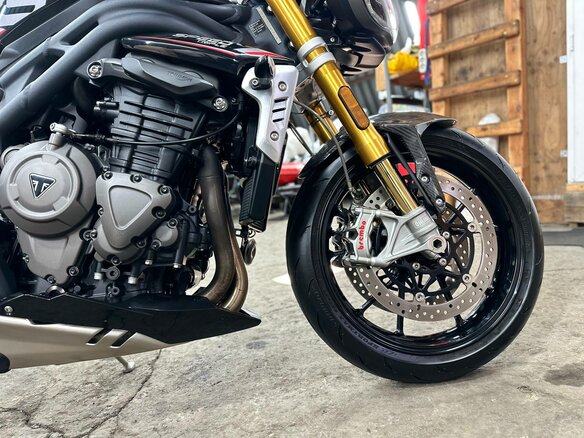 2021 Triumph Speed Triple, чёрный, 1390000 рублей - вид 9