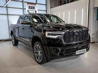 2026 Ram 1500 Crew Cab V Рестайлинг, чёрный, 11482728 рублей, вид 4