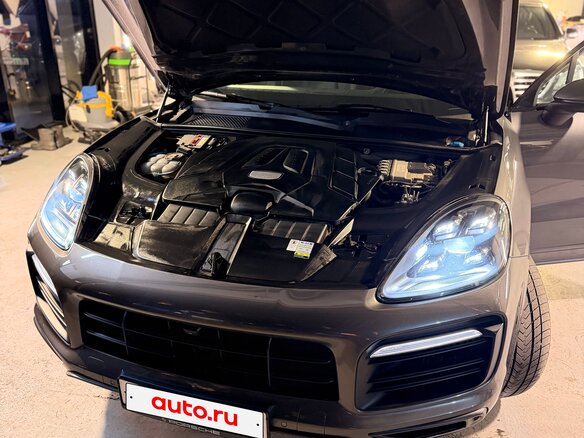 2020 Porsche Cayenne S III, серый, 6300000 рублей - вид 3