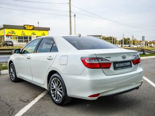 2016 Toyota Camry VII (XV50) Рестайлинг, белый, 2098000 рублей, вид 5