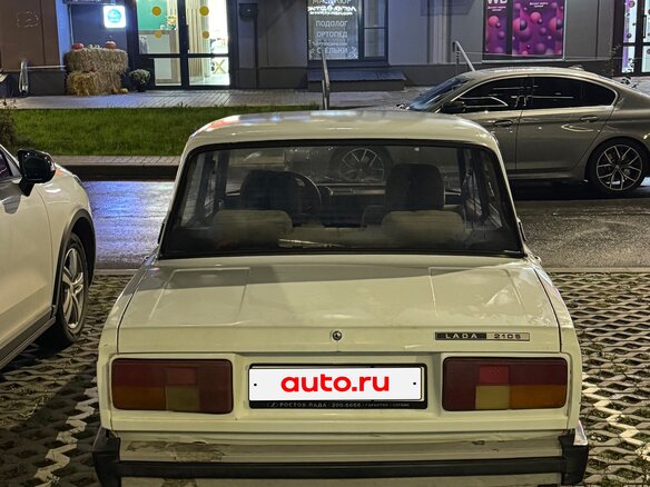 1999 Lada (ВАЗ) 2105, белый, 115000 рублей - вид 1