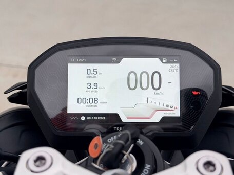 2026 Triumph Street Triple, серый, 1570000 рублей, вид 3
