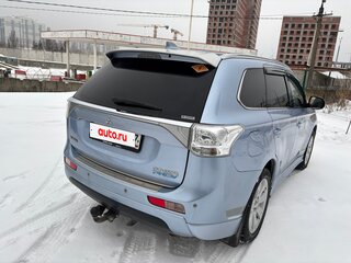 2014 Mitsubishi Outlander PHEV III, серебристый, 2200000 рублей, вид 2
