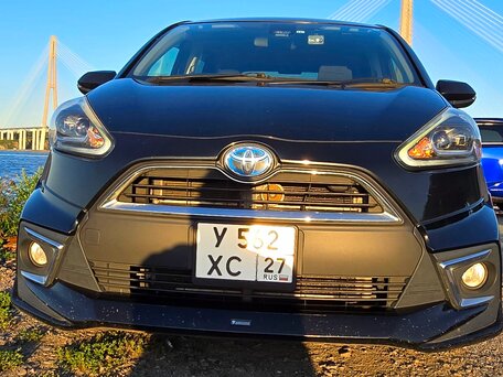 2017 Toyota Sienta II, чёрный, 1340000 рублей, вид 3