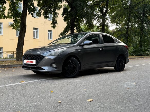 2021 Hyundai Solaris II Рестайлинг, серый, 875000 рублей - вид 4