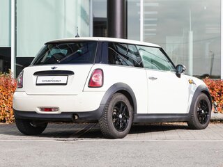 2011 Mini Hatch One II (R56) Рестайлинг, белый, 649000 рублей, вид 2
