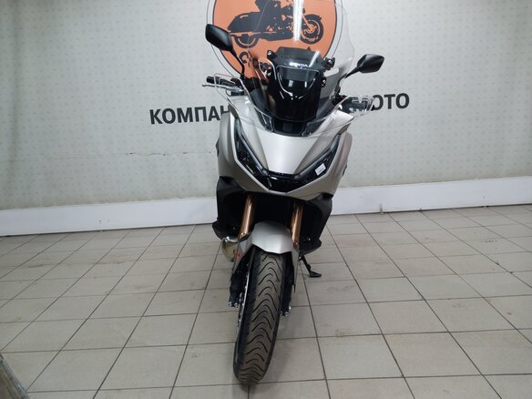 2025 Honda NT1100, серый, 1949000 рублей - вид 2
