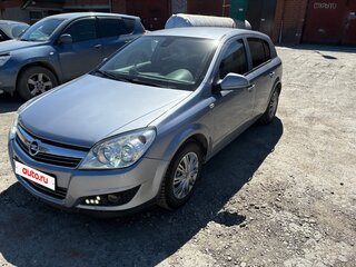 2010 Opel Astra H Рестайлинг, серебристый, 530000 рублей, вид 1