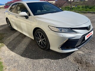 2021 Toyota Camry VIII (XV70) Рестайлинг, белый, 3999999 рублей, вид 3