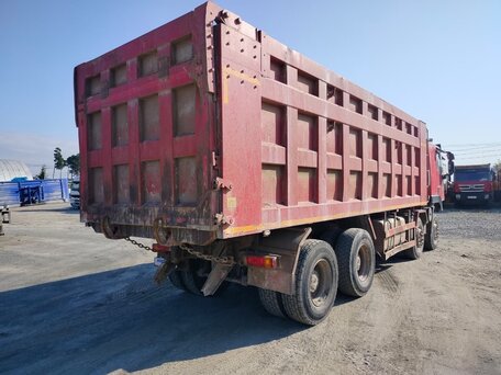 2022 IVECO-Hongyan 8x4 (CQ3406), красный, 1564680 рублей, вид 3