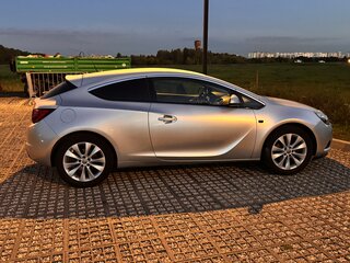2013 Opel Astra GTC J Рестайлинг, серебристый, 820000 рублей, вид 5