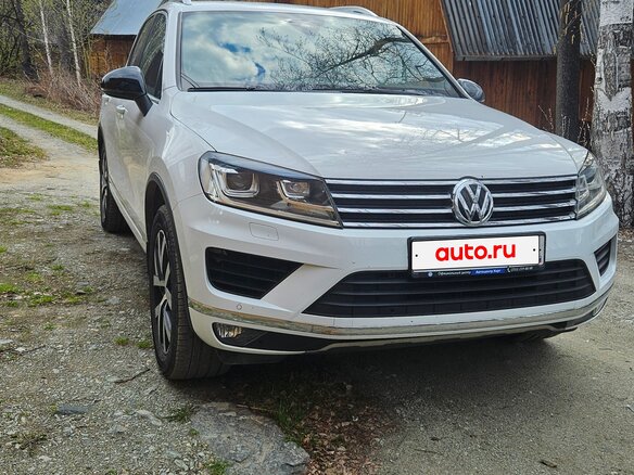 2017 Volkswagen Touareg II Рестайлинг, белый