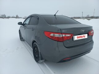 2013 Kia Rio 5-speed III, серый, 685000 рублей, вид 4