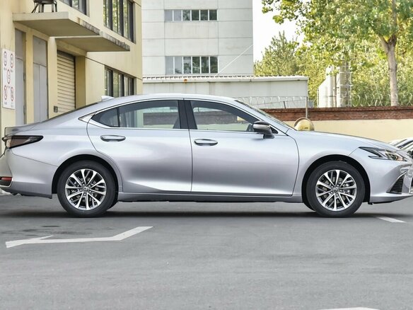 2026 Lexus ES 200 VII Рестайлинг 2, серебристый, 5690000 рублей - вид 7